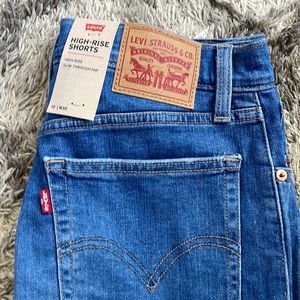 Levi Strauss & Co NWT size 30 Jean cut offs with distressing